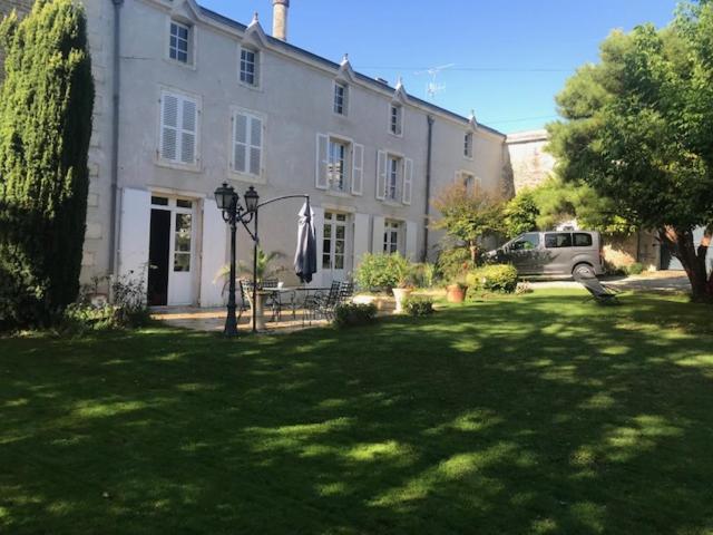 Mazette! Le Chateau Niort Exterior photo