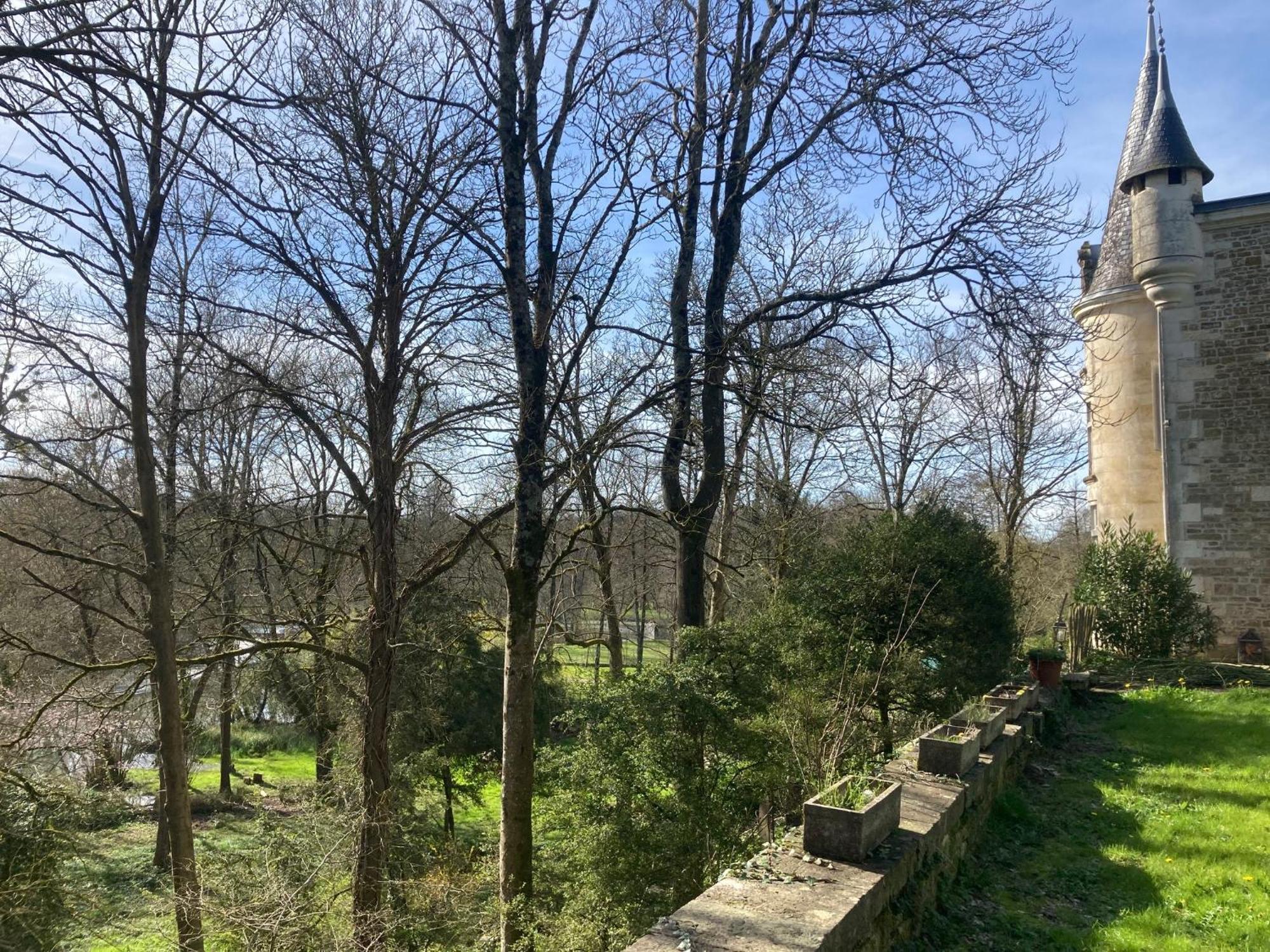 Mazette! Le Chateau Niort Exterior photo